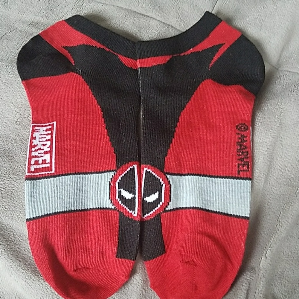 Deadpool ankle socks red black gray